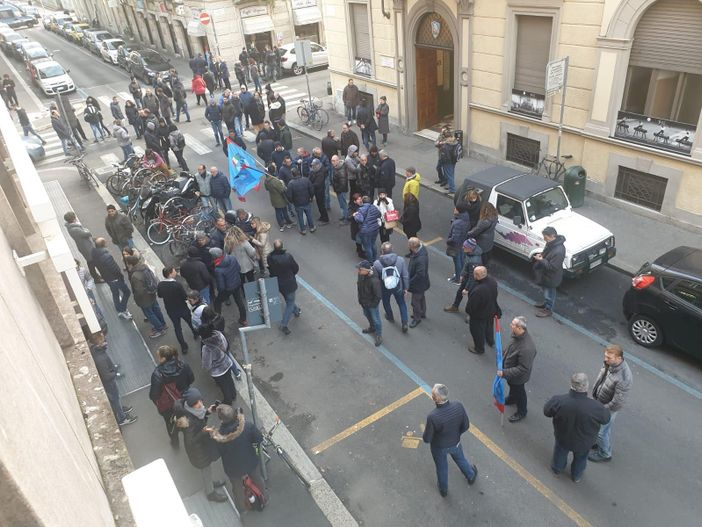 Embraco, un nuovo giorno di passione. Con lo spettro del fallimento da scacciare e l'idea di fare un esposto [FOTO e VIDEO]