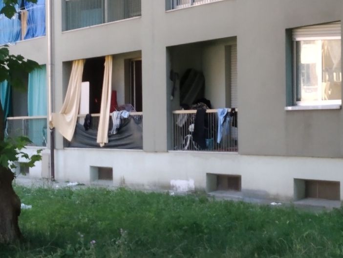 Droga e 50 persone in tre appartamenti, Magliano denuncia: "In via Bologna 267/5 è il caos" Droga e 50 persone in tre appartamenti, Magliano denuncia: "In via Bologna 267/5 è il caos"