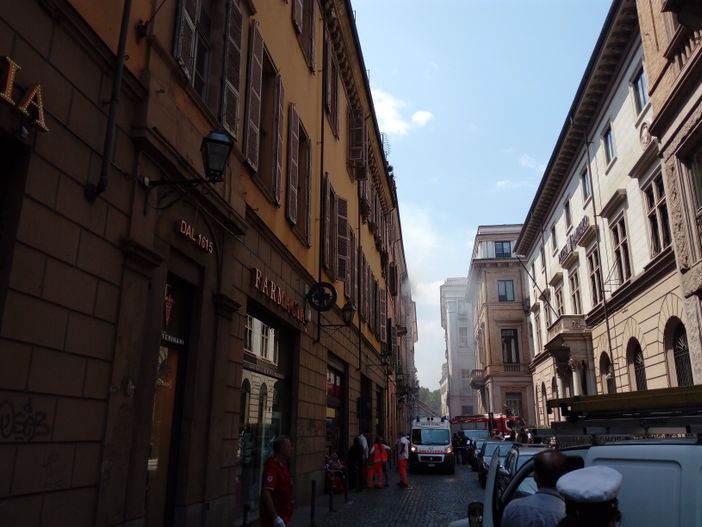 Grosso incendio in via Monte di Pietà a Torino (FOTO E VIDEO)