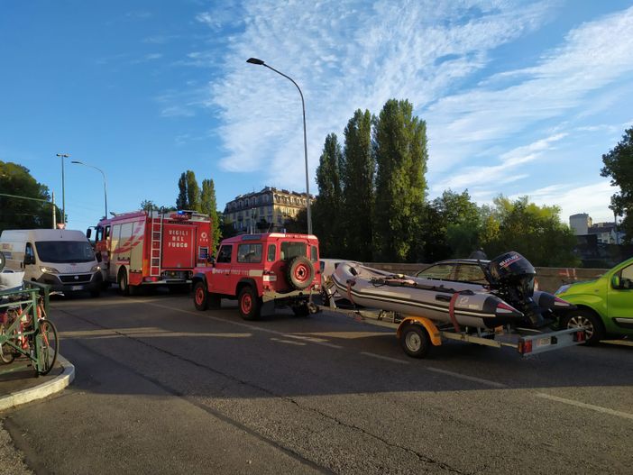 I Vigili del Fuoco recuperano un ragazzo finito nella Dora I Vigili del Fuoco recuperano un ragazzo finito nella Dora