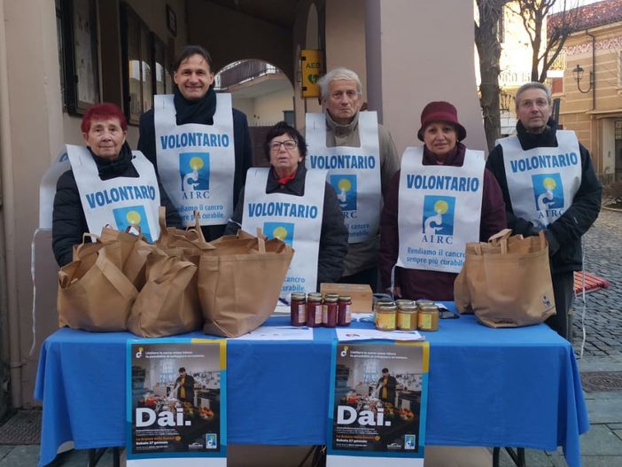 I volontari dell’associazione contro il cancro in piazza a Volpiano
