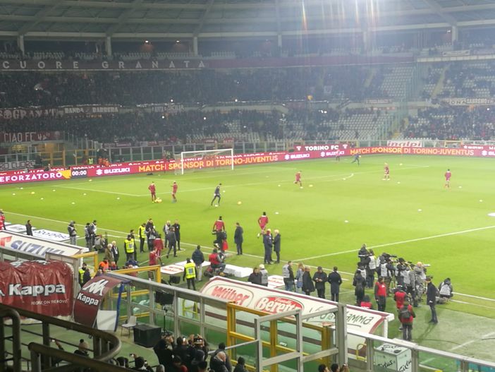 Si accende l’Olimpico, pochi minuti all’inizio di Toro-Juve (FOTO) Si accende l’Olimpico, pochi minuti all’inizio di Toro-Juve (FOTO)