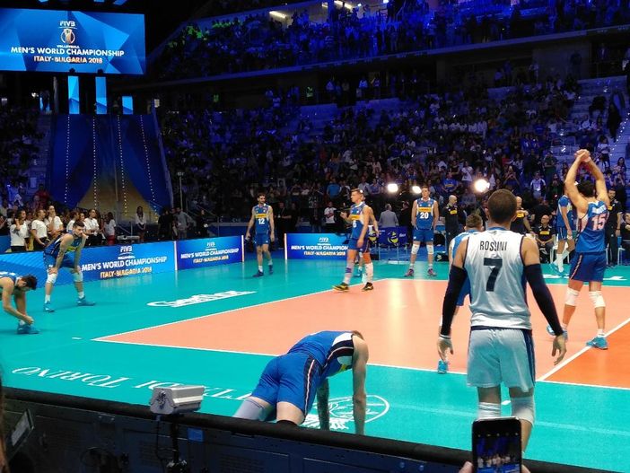 Entusiasmo alle stelle per la nazionale di pallavolo al PalaAlpitour di Torino Entusiasmo alle stelle per la nazionale di pallavolo al PalaAlpitour di Torino