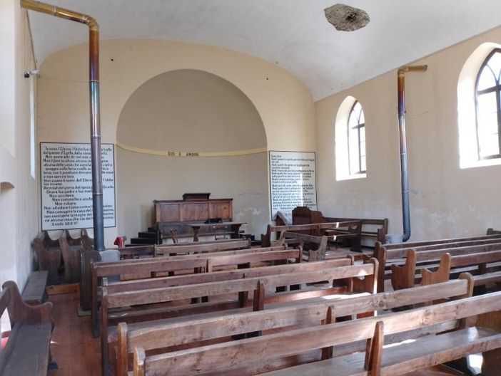 L’interno del tempio di Serre L’interno del tempio di Serre