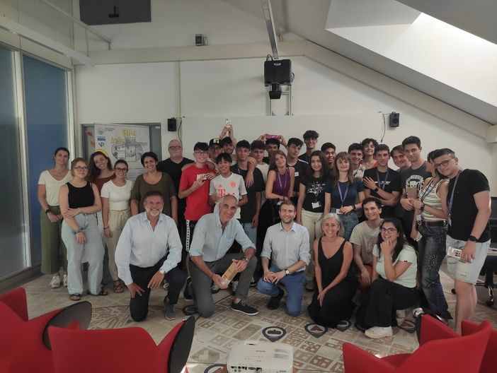 foto di gruppo docenti e insegnanti