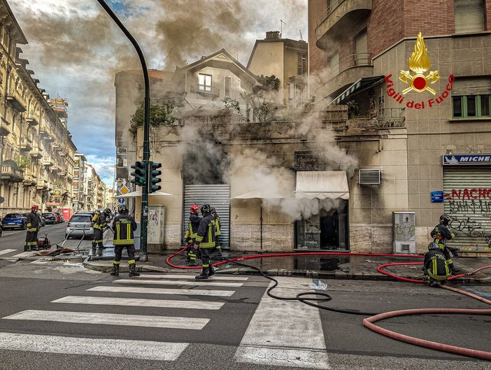 Incendio in una gelateria di via Principi d'Acaja