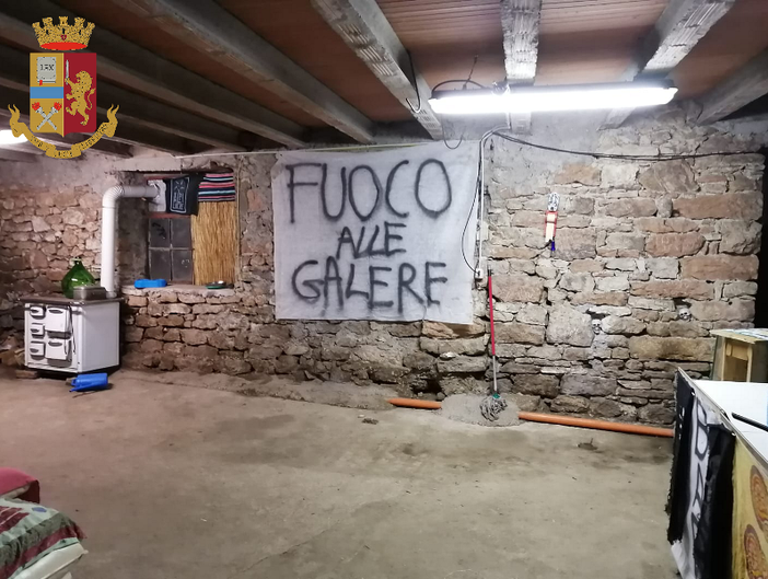 Anarchici: arrestato dalla Digos di Torino 40enne che fabbricava plichi esplosivi (VIDEO)