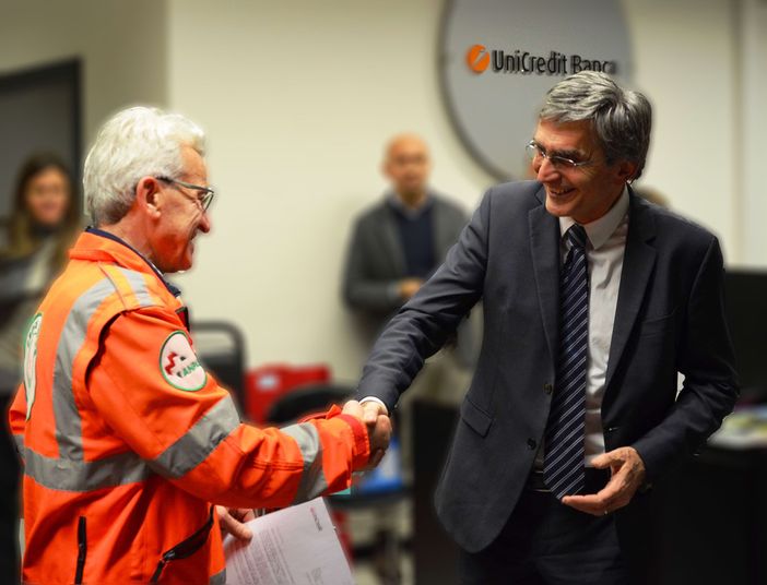 Alla Croce Verde Cumiana nuovi defibrillatori e ausili per anziani e disabili