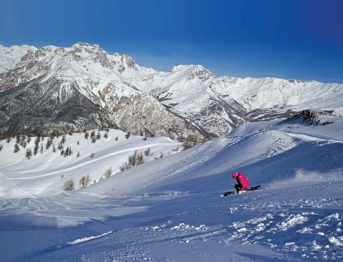 Falsi infortuni sugli sci a Bardonecchia per truffare l'assicurazione: denunciati 2 medici e 28 persone