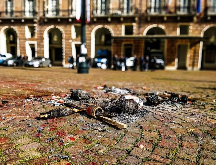 Manichini di Di Maio e Salvini bruciati nei cortei, la maggioranza pentastellata in Comune apre agli studenti Manichini di Di Maio e Salvini bruciati nei cortei, la maggioranza pentastellata in Comune apre agli studenti