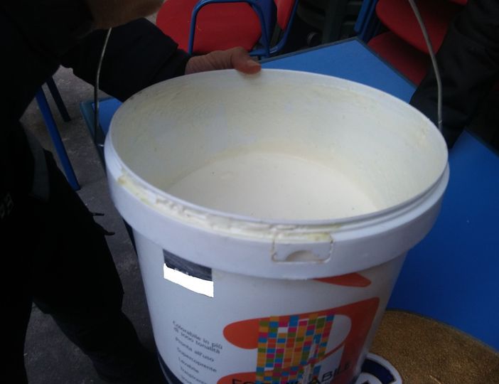 Vendeva yogurt in contenitori che prima tenevano vernice, denunciato dai vigili titolare di un kebab in via Nicola Fabrizi Vendeva yogurt in contenitori che prima tenevano vernice, denunciato dai vigili titolare di un kebab in via Nicola Fabrizi