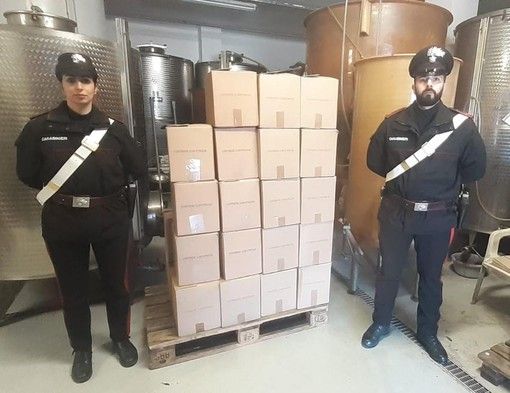 Il vino arrivava in due consegne, ma al momento di pagare il cliente spariva: in manette per truffa due coniugi del Torinese Il vino arrivava in due consegne, ma al momento di pagare il cliente spariva: in manette per truffa due coniugi del Torinese