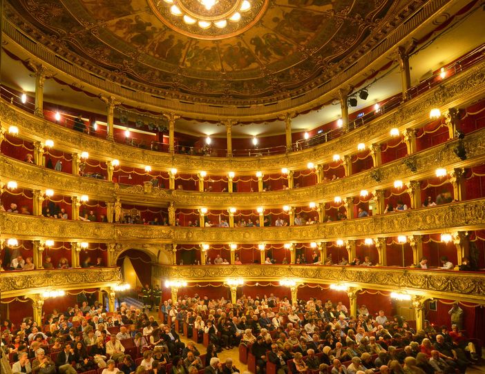 “100% Teatro”, lo Stabile mette a disposizione 100 biglietti al prezzo di 10 euro per ogni spettacolo fino al 31 ottobre “100% Teatro”, lo Stabile mette a disposizione 100 biglietti al prezzo di 10 euro per ogni spettacolo fino al 31 ottobre