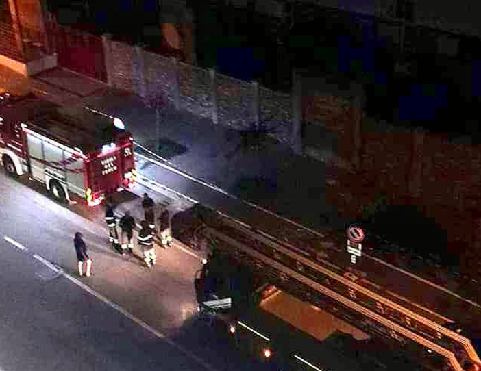 Vigili del fuoco durante un sopralluogo