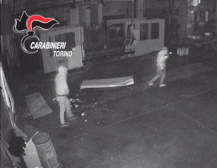 "Andiamo a rubare con il lockdown, così non c'è nessuno": sgominata la banda di ladri terrore di aziende e tir [VIDEO]