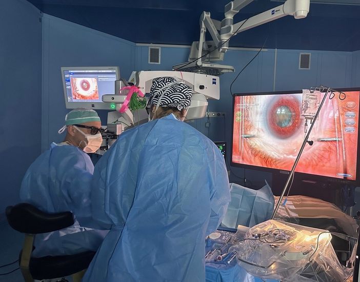 L’oculistica dell’Asl To5 porta in sala operatoria la tecnologia del futuro