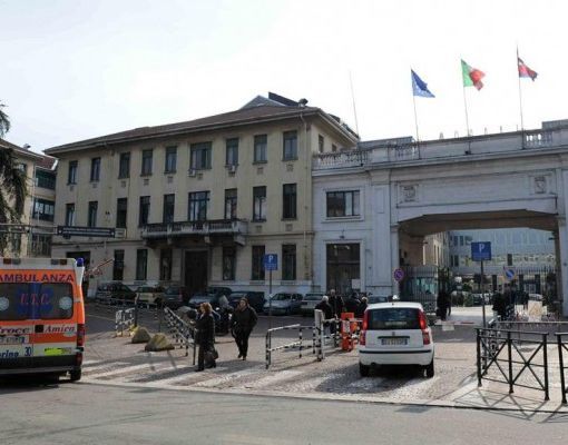 L'uomo è stato portato in ospedale