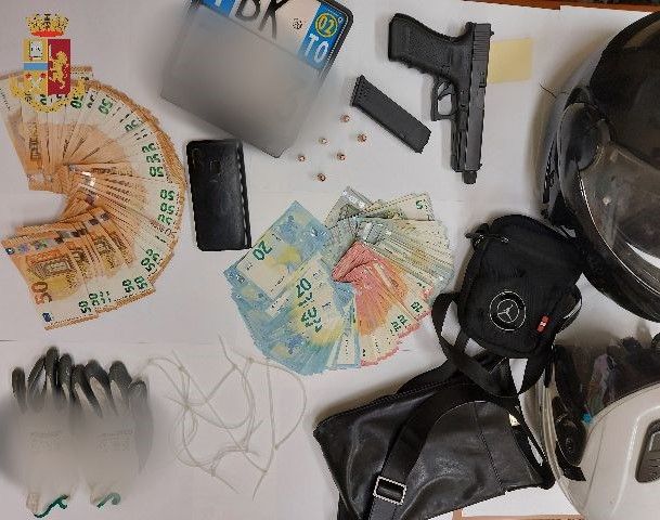 Arrestati due rapinatori: avevano appena commesso un colpo in un ufficio postale del centro