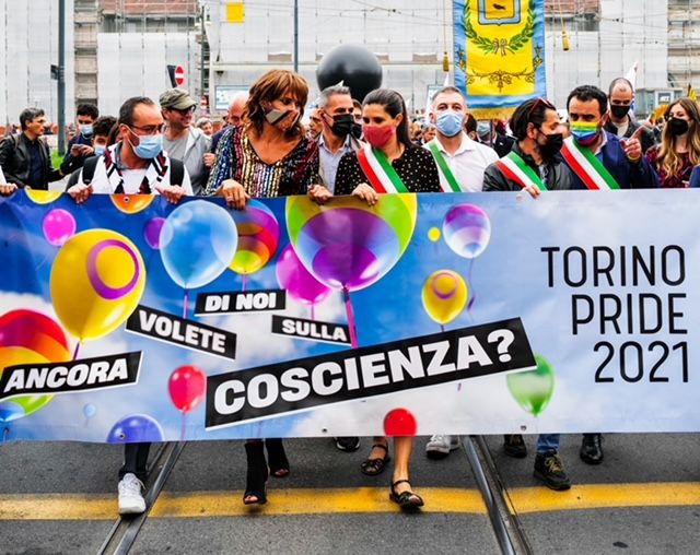 Migliaia al Torino Pride: la feste per i diritti Lgbt riempie le vie del centro [FOTO]