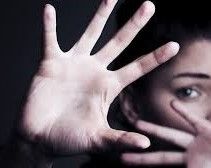 Ivrea, 26enne accusato dalla sorellina tredicenne della fidanzata: "Mi ha violentata"