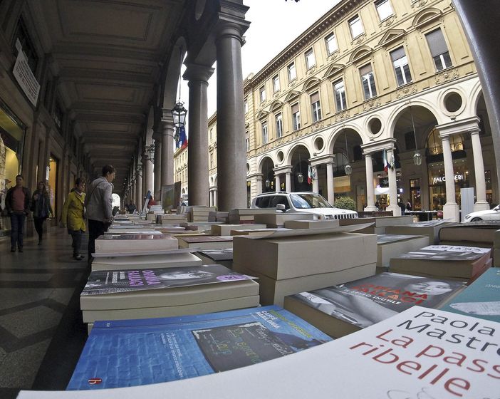 portici di carta - foto di archivio portici di carta - foto di archivio