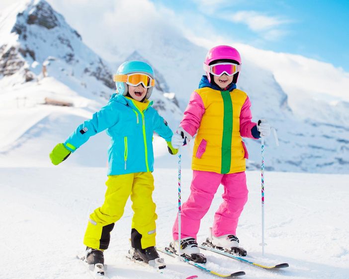 Casco obbligatorio, ma non solo: sulle piste la sicurezza parte anche dall’attrezzatura