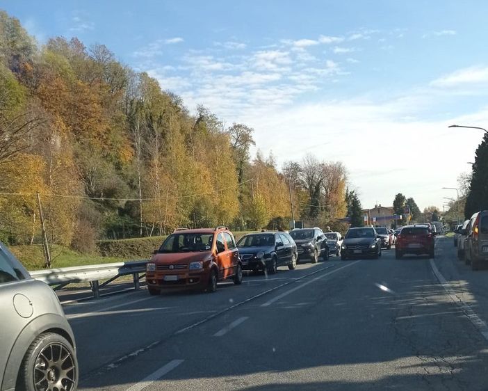Un tamponamento a Porte rallenta il traffico su via Nazionale Un tamponamento a Porte rallenta il traffico su via Nazionale