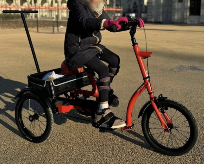 Ritrovata la bici sottratta a Olly, bambina di otto anni con problemi motori