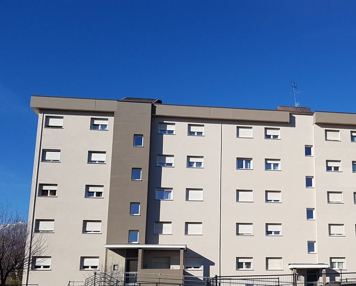 Acea, la nuova Ape ha iniziato a sbattere le ali da via Bertairone a Pinerolo