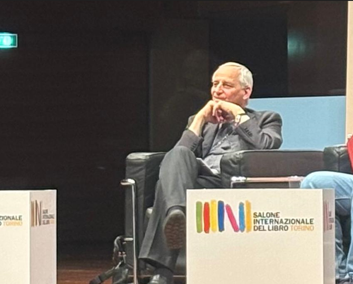 Il cardinal Zuppi ospite al Salone del Libro 2025