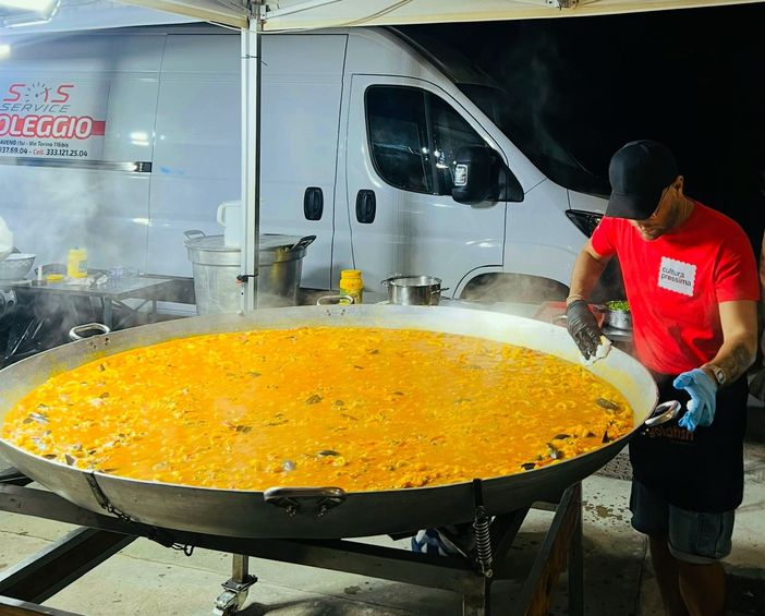 La Grande Paella di Pesce solidale