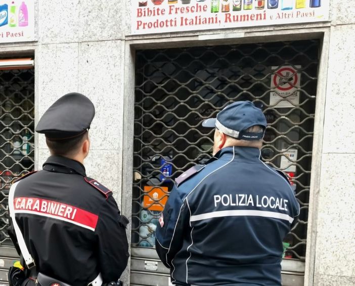 Carabinieri e Polizia locale sospendono per tre mesi la licenza a minimarket di Nichelino Carabinieri e Polizia locale sospendono per tre mesi la licenza a minimarket di Nichelino