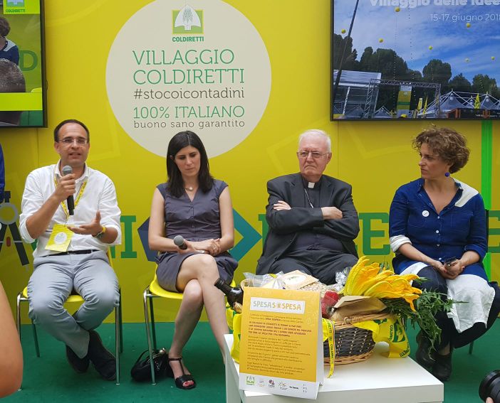 "Spesa sospesa" al villaggio Coldiretti per i più bisognosi: raccolta oltre una tonnellata di cibo "Spesa sospesa" al villaggio Coldiretti per i più bisognosi: raccolta oltre una tonnellata di cibo