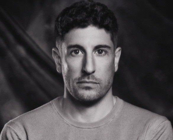 Jason Biggs salta la conferenza stampa del Torino Film Festival per un malore Jason Biggs salta la conferenza stampa del Torino Film Festival per un malore