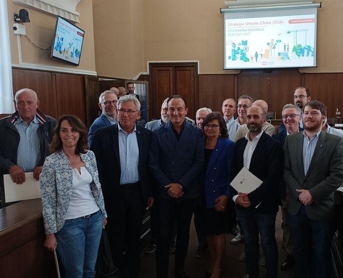 Chivasso ha consegnato alla Regione la bozza della Strategia Urbana d’Area di Canavese ed Eporediese Chivasso ha consegnato alla Regione la bozza della Strategia Urbana d’Area di Canavese ed Eporediese