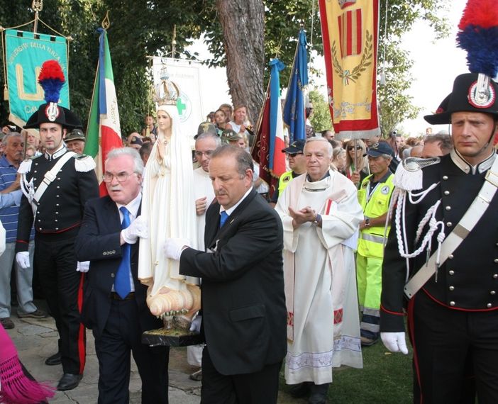 Don Mario al centro Don Mario al centro