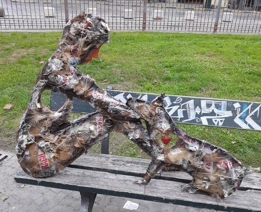 Mostra sui clochard, l'ideatore: &quot;Tutte le 15 opere posizionate sulle panchine sono state vandalizzate o mutilate&quot;