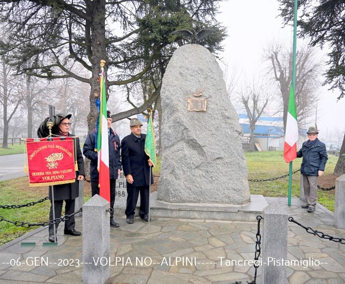 cerimonia con alpini e sindaco cerimonia con alpini e sindaco