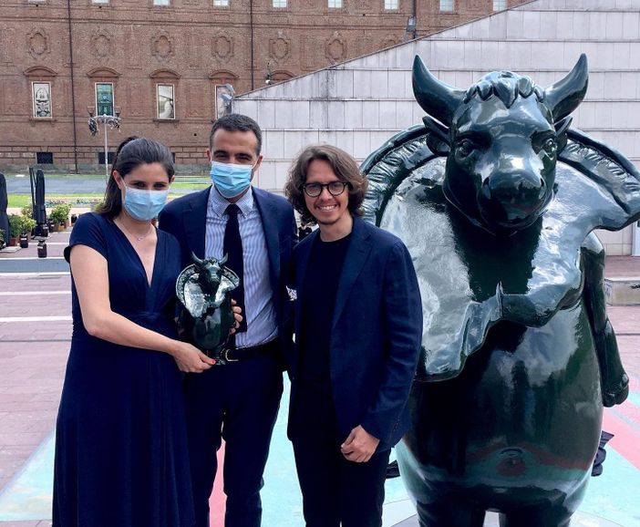 Chiara Appendino con Nicola Russo e Toret gigante Chiara Appendino con Nicola Russo e Toret gigante