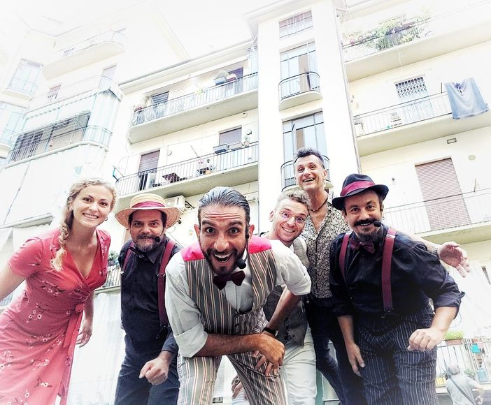 A Vanchiglia riapre Casa Fools: stasera via Bava pedonalizzata per ospitare poesia e musica A Vanchiglia riapre Casa Fools: stasera via Bava pedonalizzata per ospitare poesia e musica