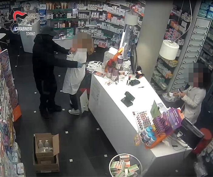 Arrestato il rapinatore che "operava" con la tuta da imbianchino Arrestato il rapinatore che "operava" con la tuta da imbianchino