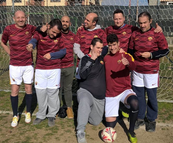La Roma dona le divise agli autistici del Salsasio