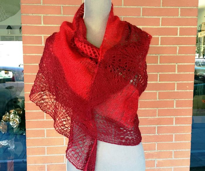 Consegna dello “Scialle rosso” all’assessora alle Pari Opportunità