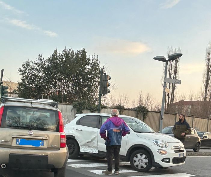 Mirafiori, ancora un incidente (stavolta non grave) all'incrocio tra via Plava e Faccioli