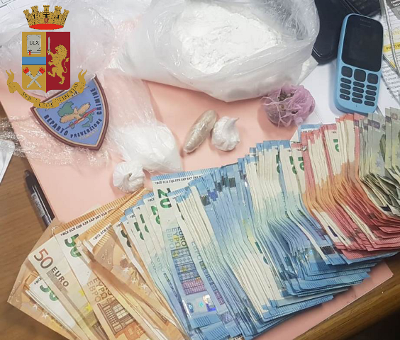 Controlli nel quartiere Aurora, due arresti: trovati droga e migliaia di euro