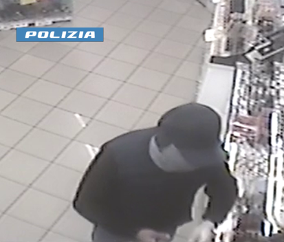 Scoperto e arrestato l'uomo che ha terrorizzato le farmacie torinesi Scoperto e arrestato l'uomo che ha terrorizzato le farmacie torinesi