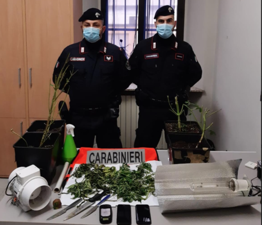 Un ragazzo di 23 anni è stato denunciato dopo aver minacciato i carabinieri