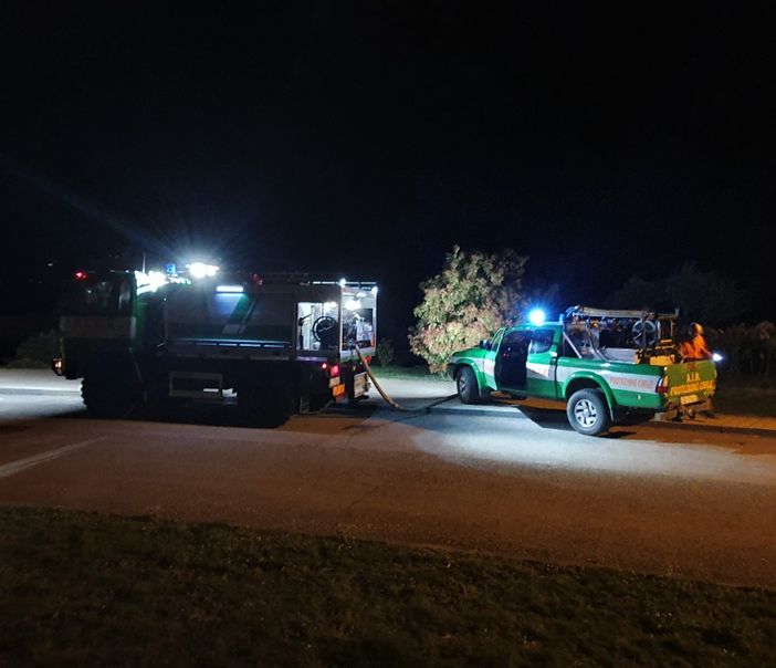 Aib e Vigili del fuoco al lavoro per tutta la notte nei boschi di Rorà