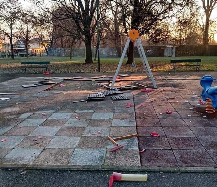 area gioco via somalia vandalizzata