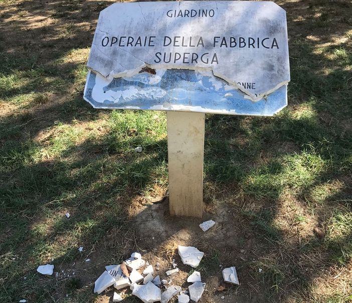 targa operaie vandalizzata